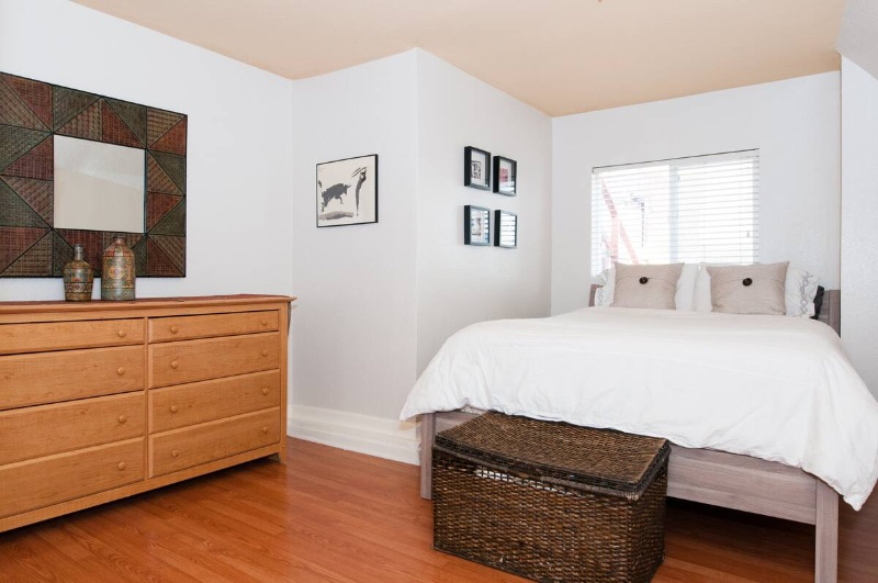 Cute 2 Bedroom 1 bath in Sunny Mission District! - Photo 3