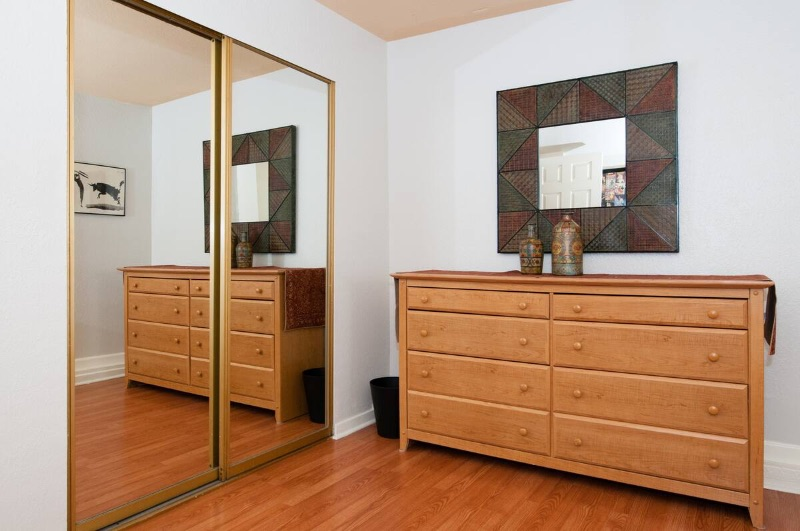 Cute 2 Bedroom 1 bath in Sunny Mission District! - Photo 5