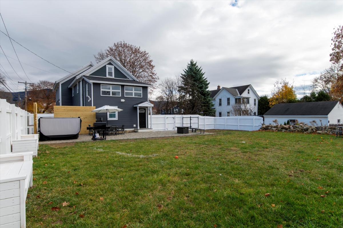 Open Concept 4- Bedroom, 3 Bath Home, Level 2 EV Charger, Hot Tub, Fenced Backyard - Photo 3