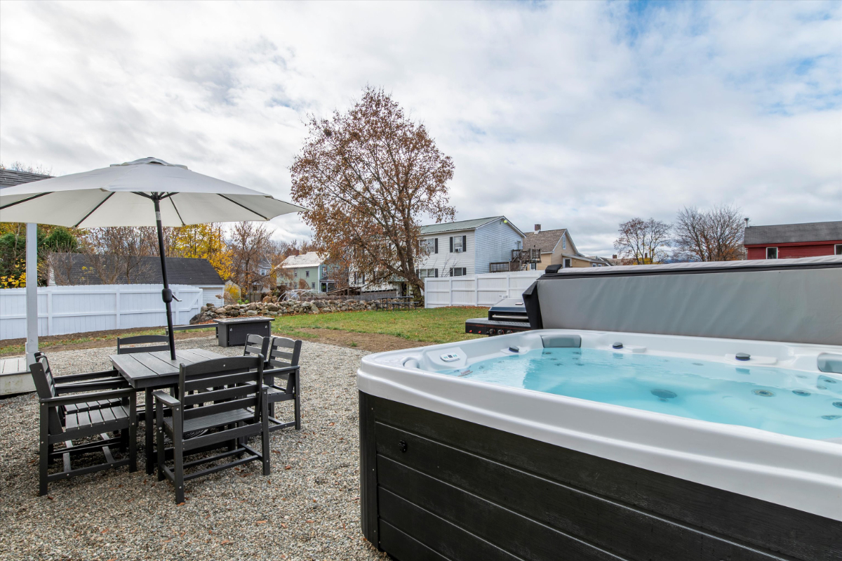 Open Concept 4- Bedroom, 3 Bath Home, Level 2 EV Charger, Hot Tub, Fenced Backyard - Photo 2