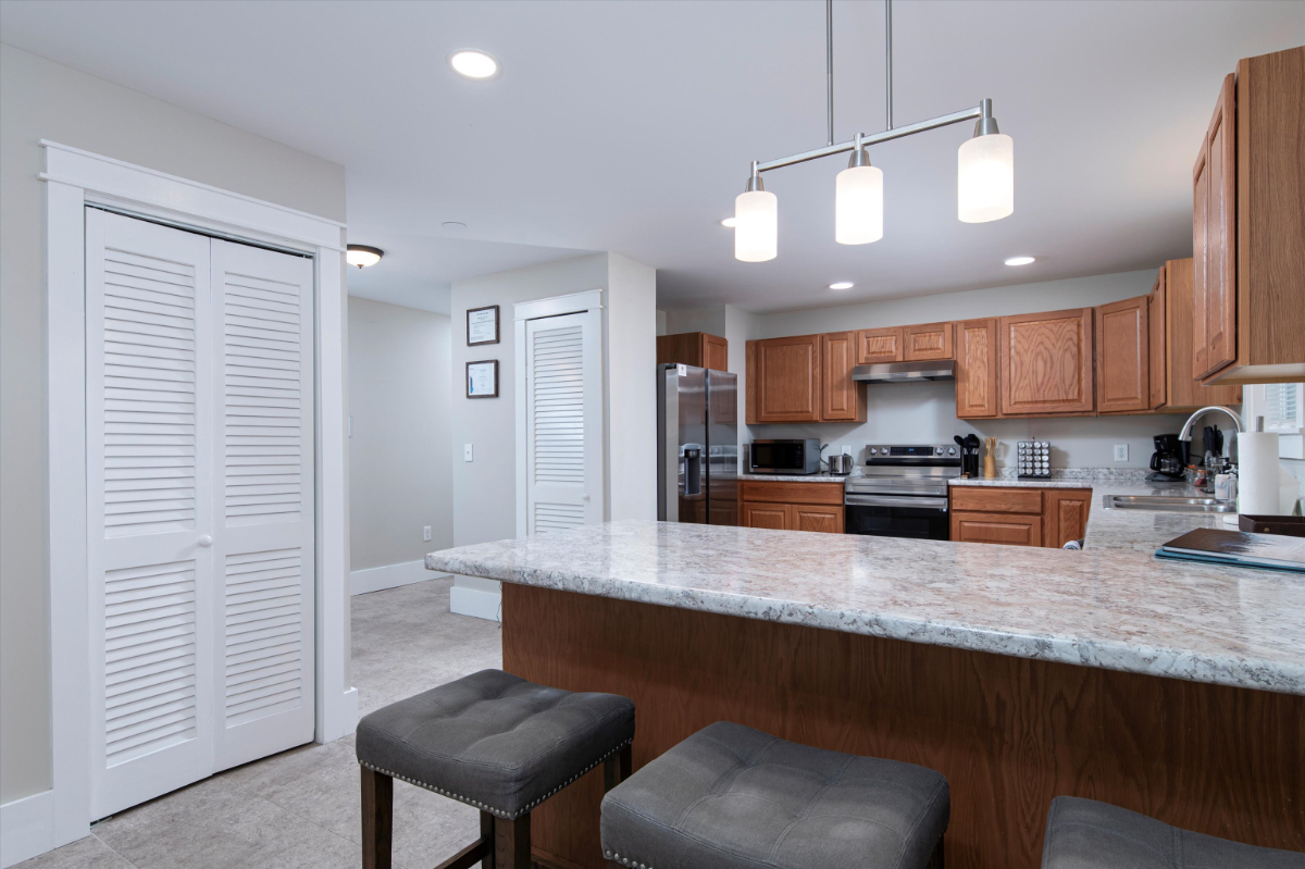 Open Concept 4- Bedroom, 3 Bath Home, Level 2 EV Charger, Hot Tub, Fenced Backyard - Photo 10