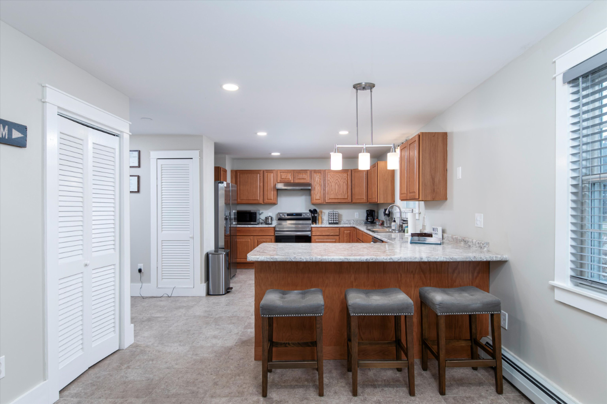 Open Concept 4- Bedroom, 3 Bath Home, Level 2 EV Charger, Hot Tub, Fenced Backyard - Photo 11