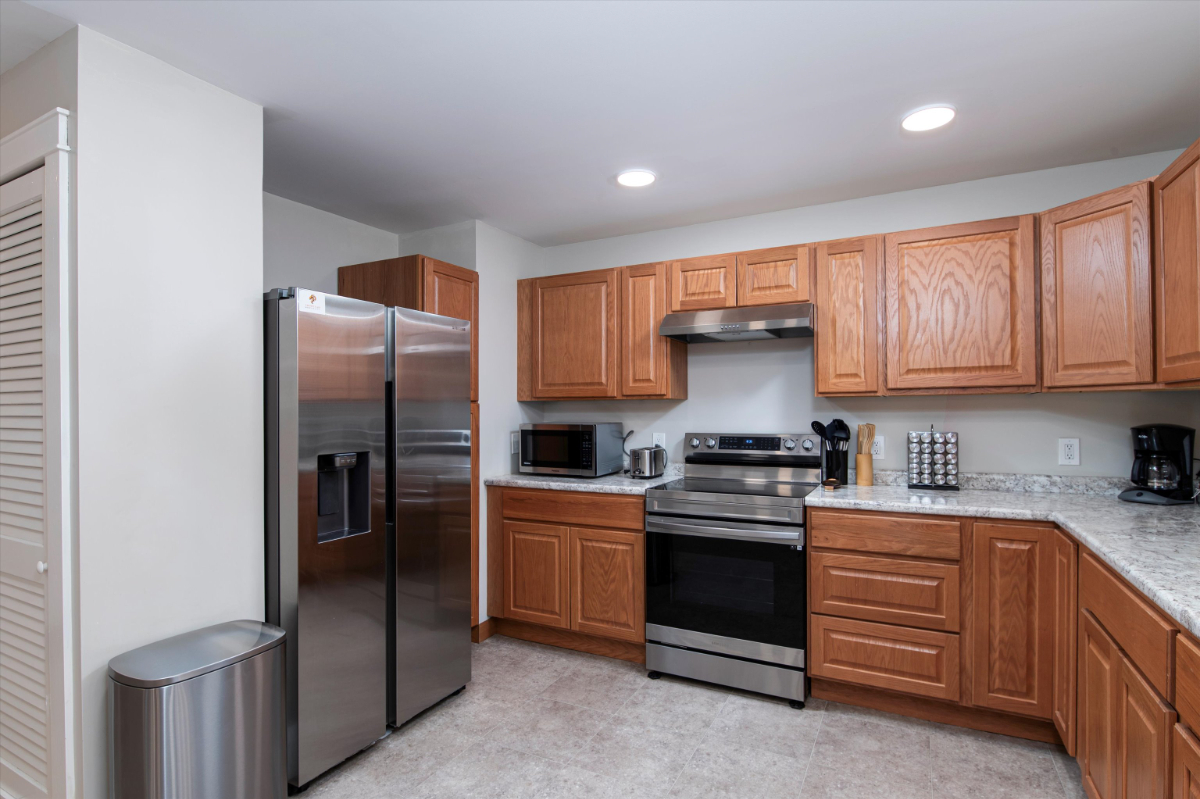Open Concept 4- Bedroom, 3 Bath Home, Level 2 EV Charger, Hot Tub, Fenced Backyard - Photo 6