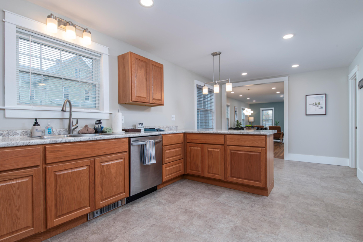 Open Concept 4- Bedroom, 3 Bath Home, Level 2 EV Charger, Hot Tub, Fenced Backyard - Photo 9