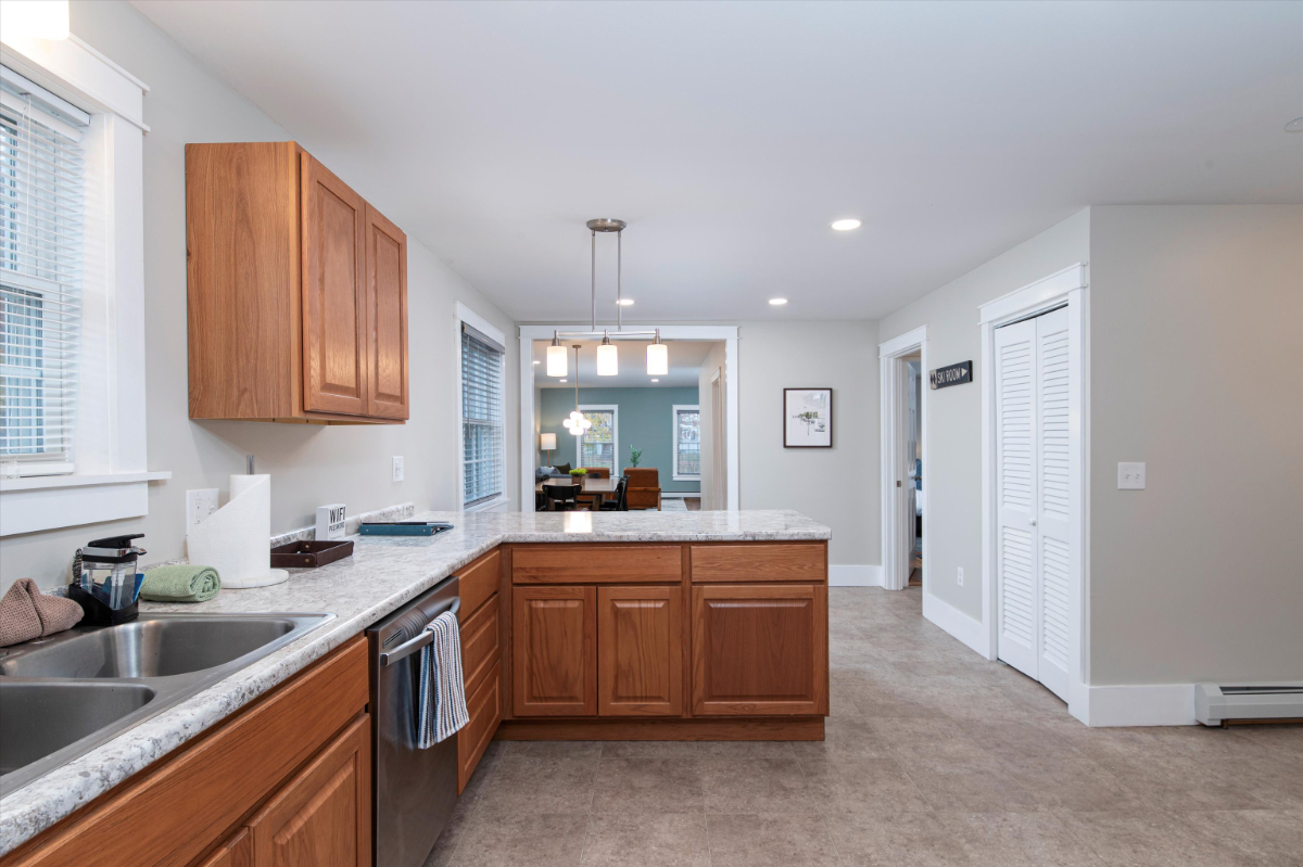 Open Concept 4- Bedroom, 3 Bath Home, Level 2 EV Charger, Hot Tub, Fenced Backyard - Photo 8