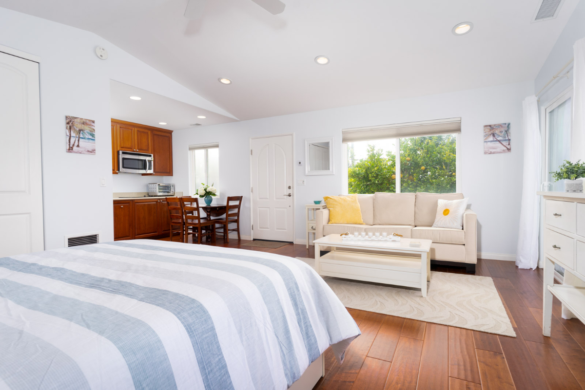 Beautiful & Fully Furnished Studio in Pt Loma - Photo 2