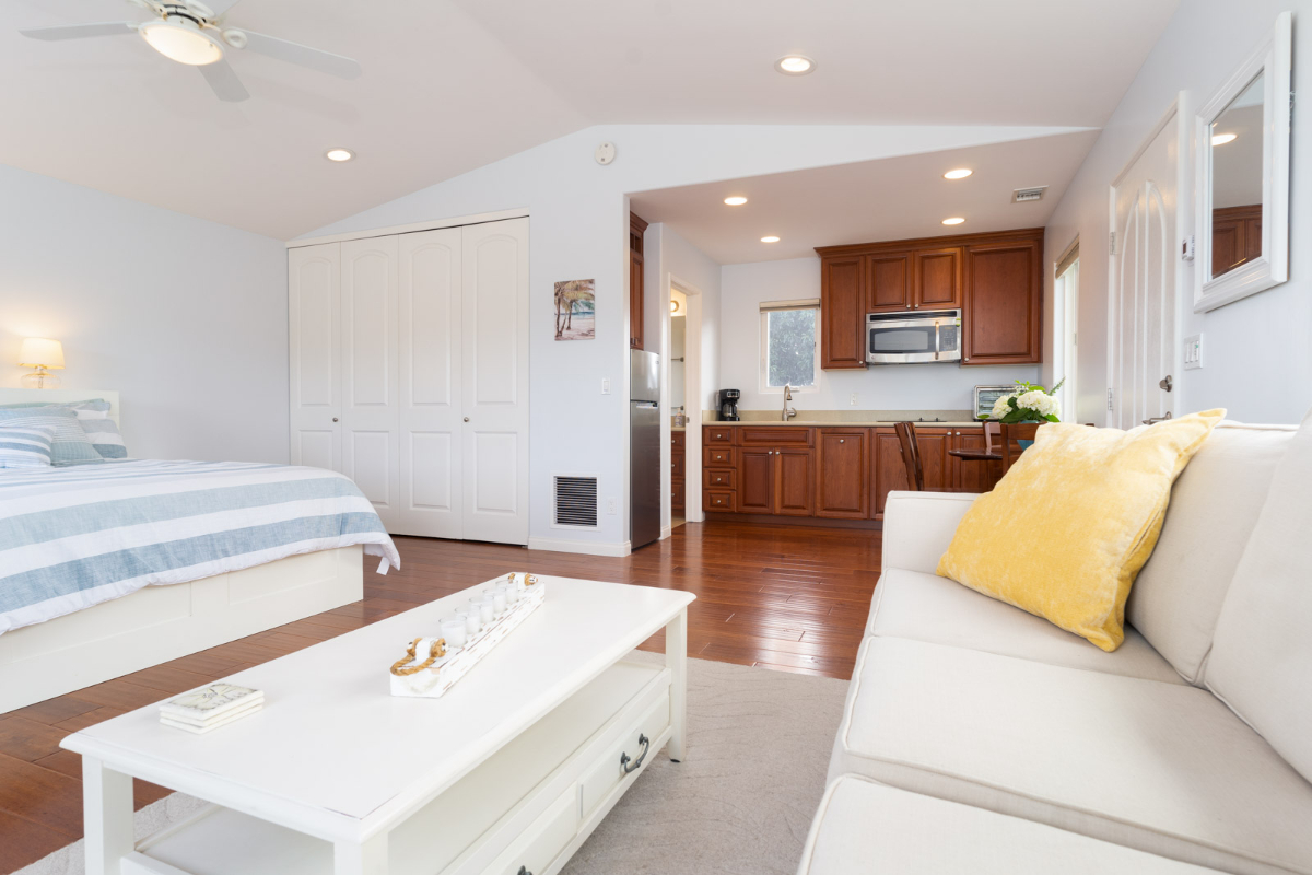 Beautiful & Fully Furnished Studio in Pt Loma - Photo 3