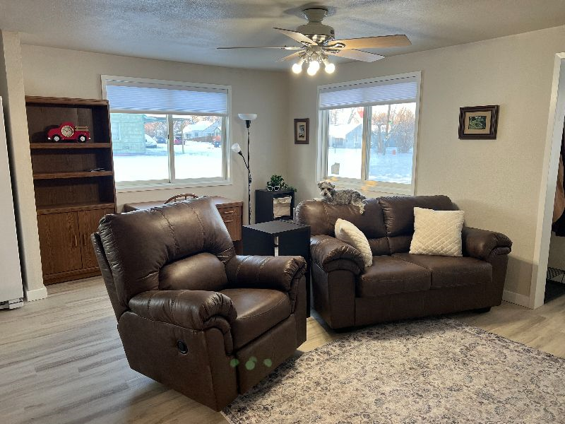 Comfortable Home Close to Sage West - Photo 5