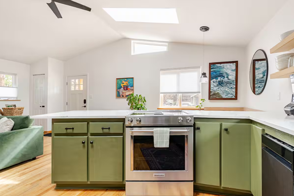 Charming 3BR Westside Bend Home - Photo 5