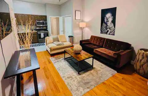 Noir Budoir: Private Room, Hot Tub Access - Photo 1