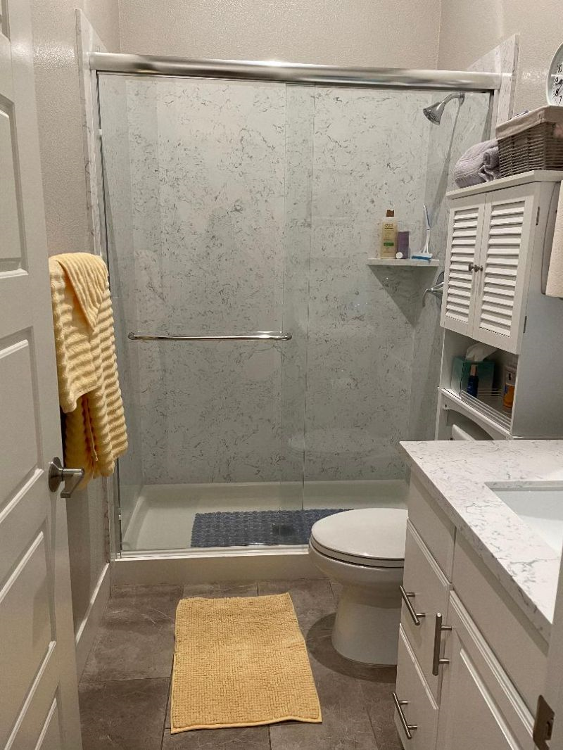 Room with private bath in Quiet Secure Neighborhood perfect for travel nurse close to many hospitals - Photo 4