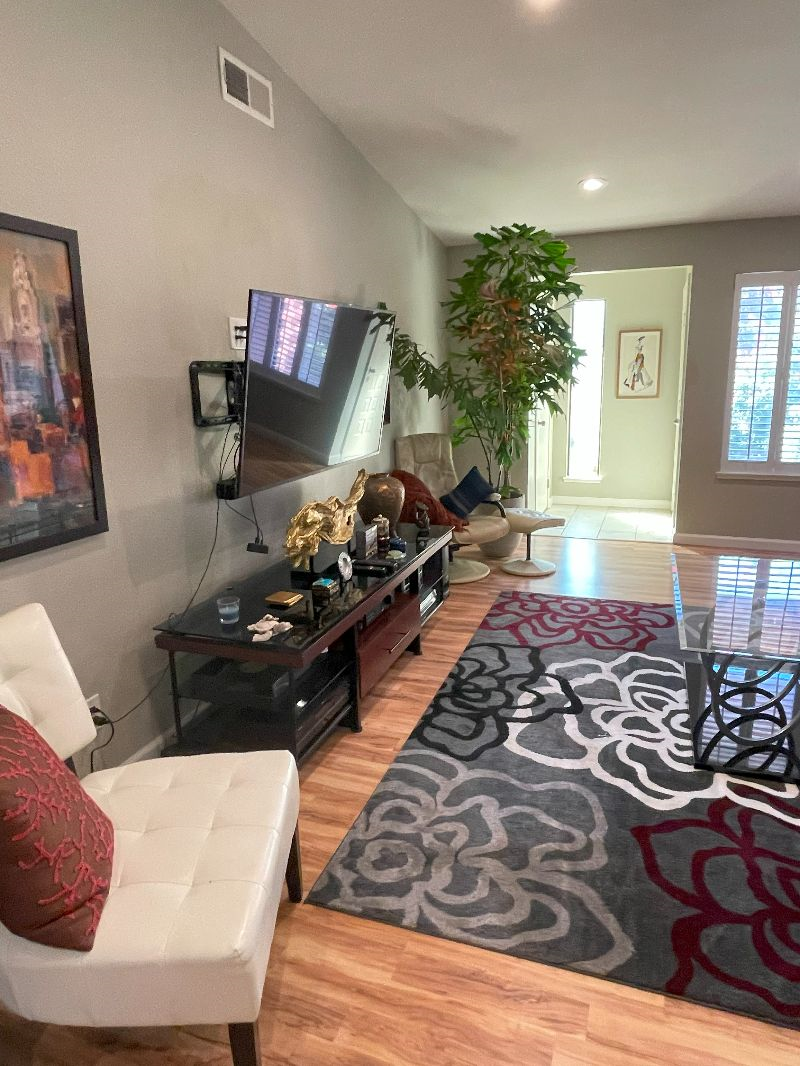 Attractive, clean 2 bedroom, 2 bath house with large backyard in a quiet Cul de Sac - Photo 6