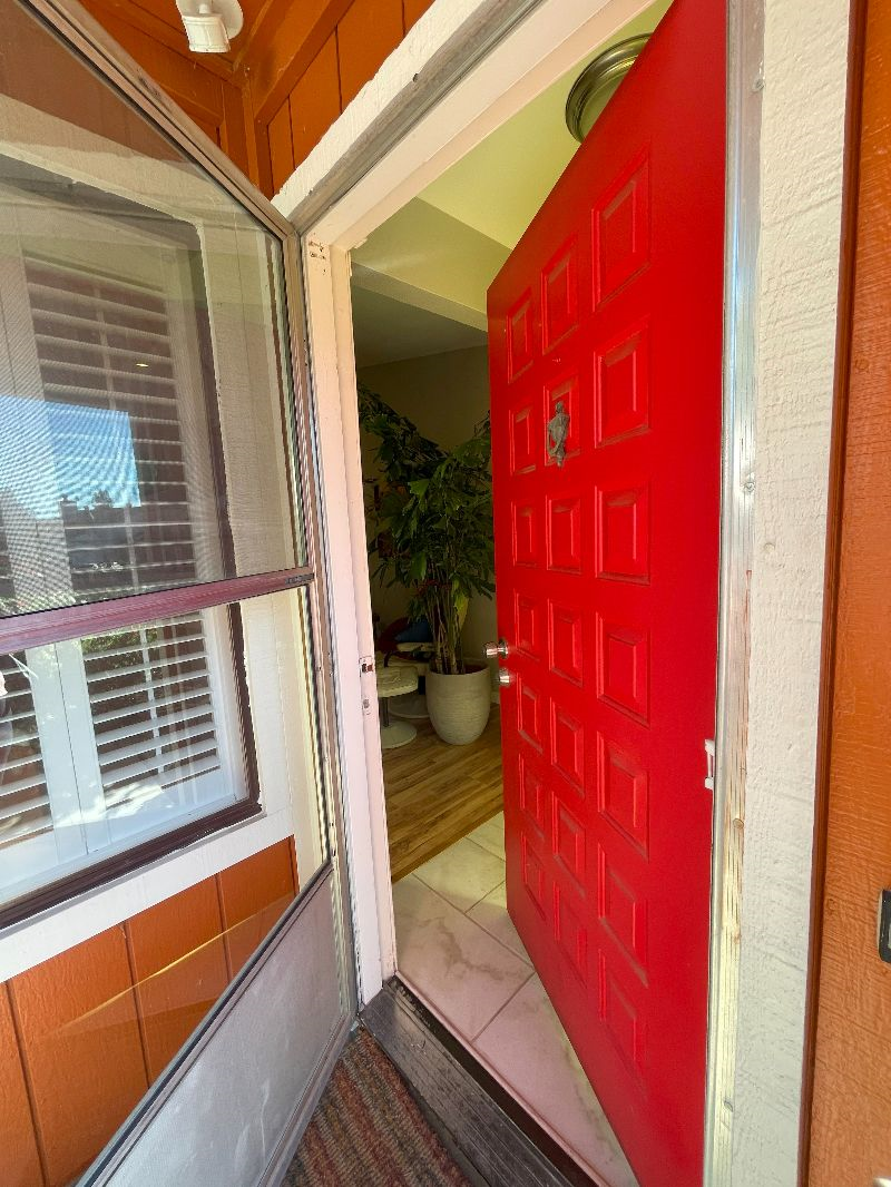 Attractive, clean 2 bedroom, 2 bath house with large backyard in a quiet Cul de Sac - Photo 4