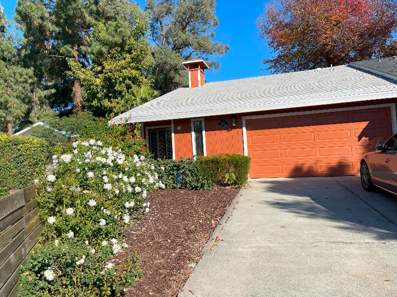 Attractive, clean 2 bedroom, 2 bath house with large backyard in a quiet Cul de Sac - Photo 2