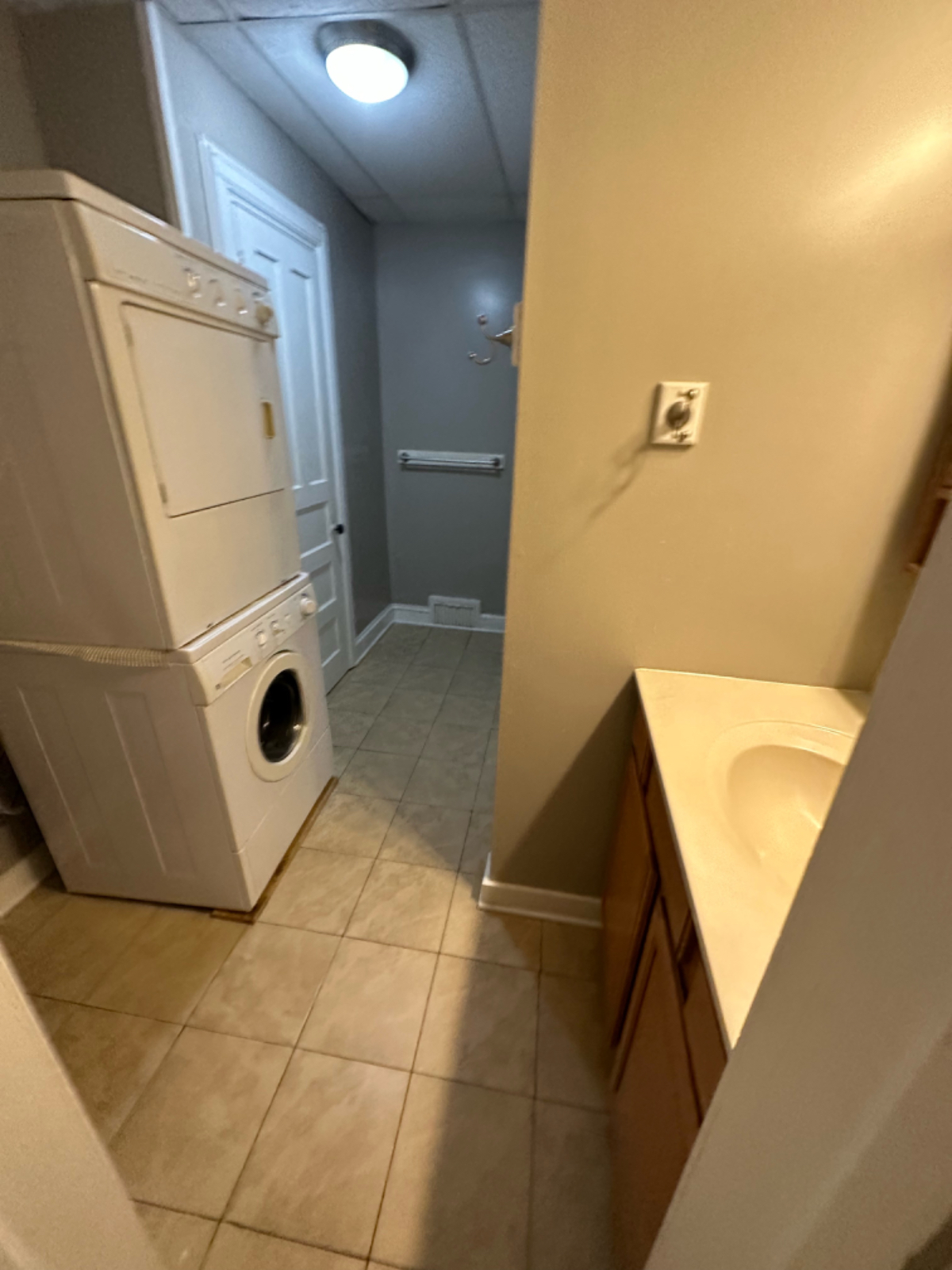 3 Bedroom Apartment in Ideal Location- 2nd Floor - Photo 4