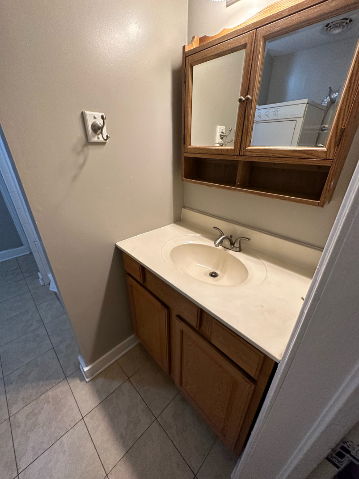 3 Bedroom Apartment in Ideal Location- 2nd Floor - Photo 5