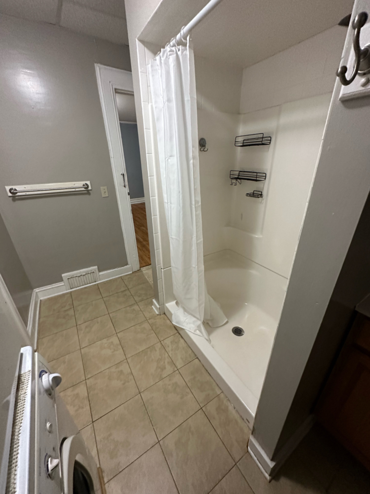 3 Bedroom Apartment in Ideal Location- 2nd Floor - Photo 6