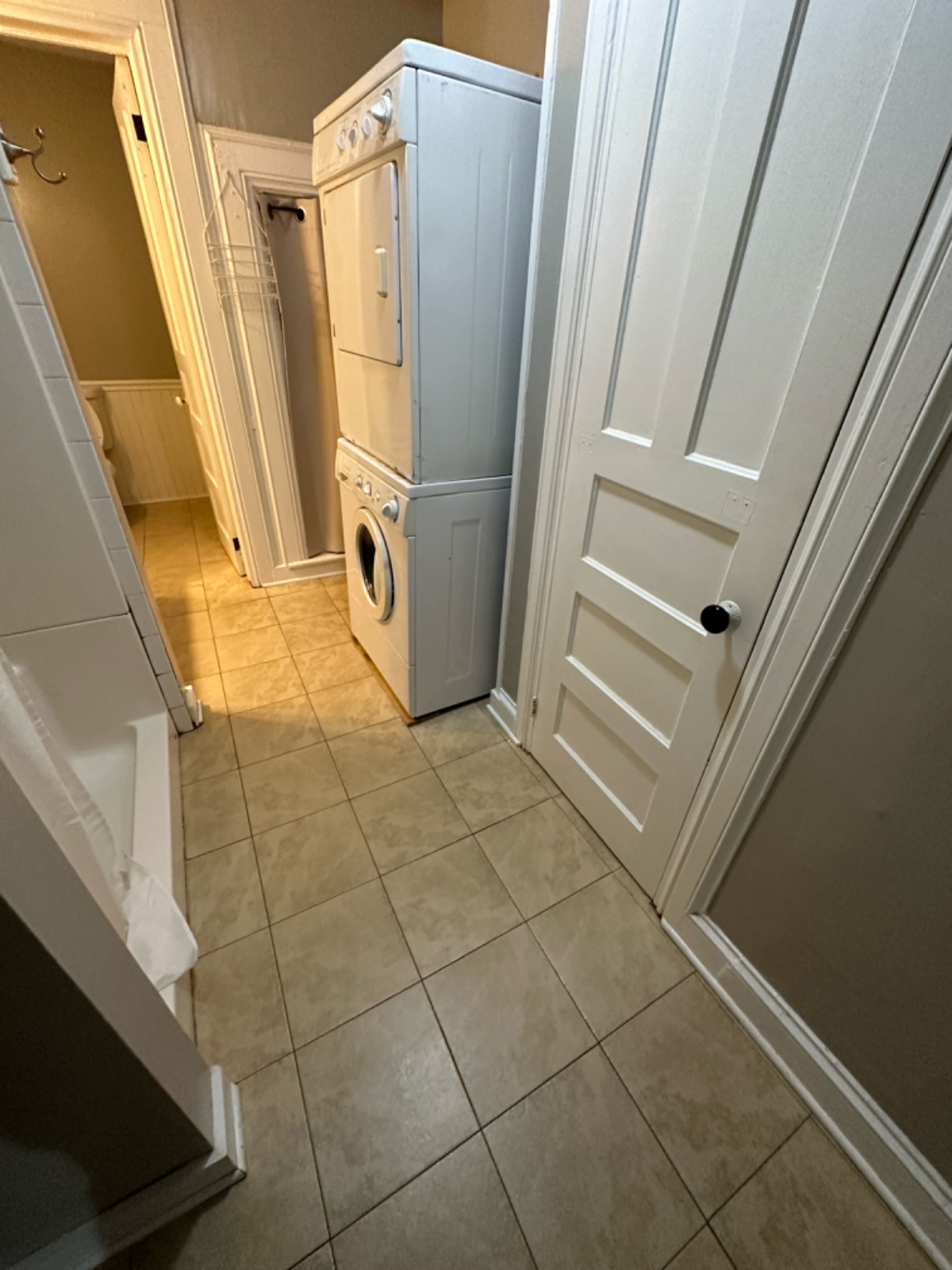 3 Bedroom Apartment in Ideal Location- 2nd Floor - Photo 7