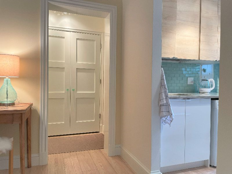 GORGEOUS private condo (PARKING SPACE/LAUNDRY INCLUDED) - Photo 1