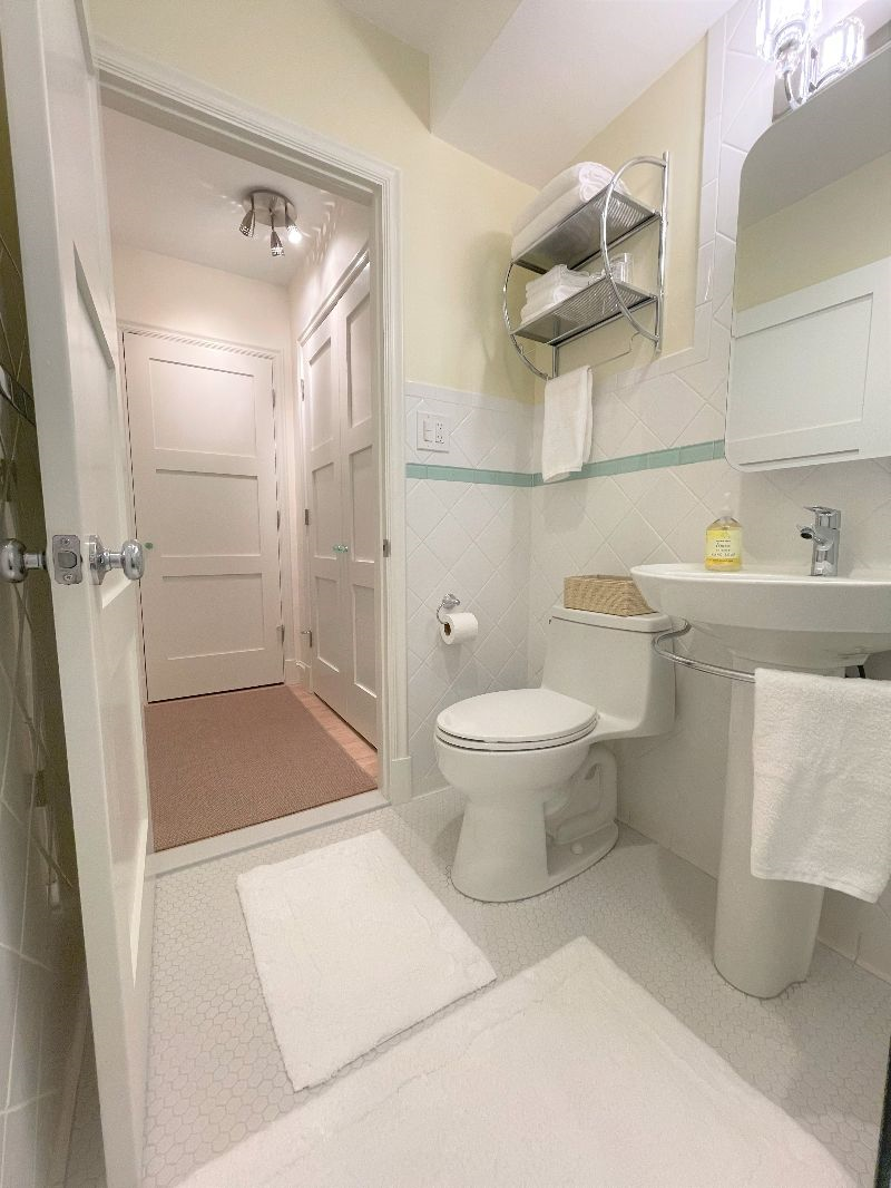 GORGEOUS private condo (PARKING SPACE/LAUNDRY INCLUDED) - Photo 12