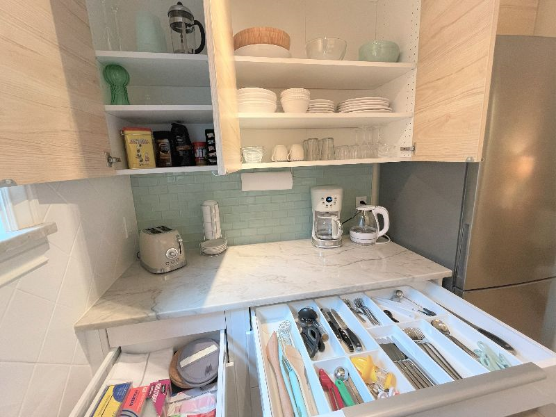 GORGEOUS private condo (PARKING SPACE/LAUNDRY INCLUDED) - Photo 8
