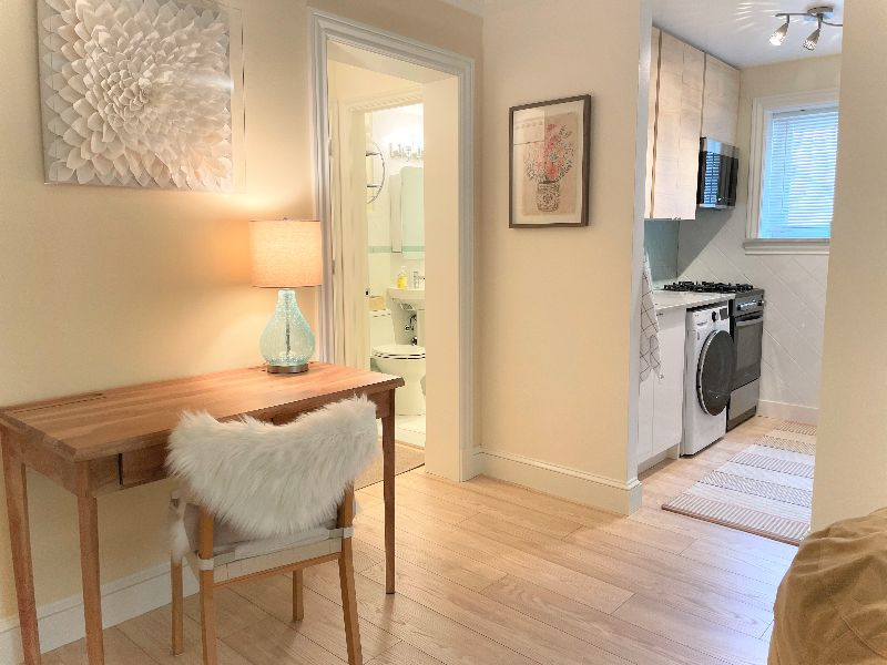 GORGEOUS private condo (PARKING SPACE/LAUNDRY INCLUDED) - Photo 2