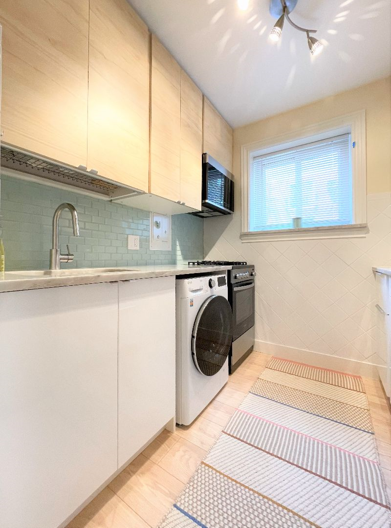 GORGEOUS private condo (PARKING SPACE/LAUNDRY INCLUDED) - Photo 7