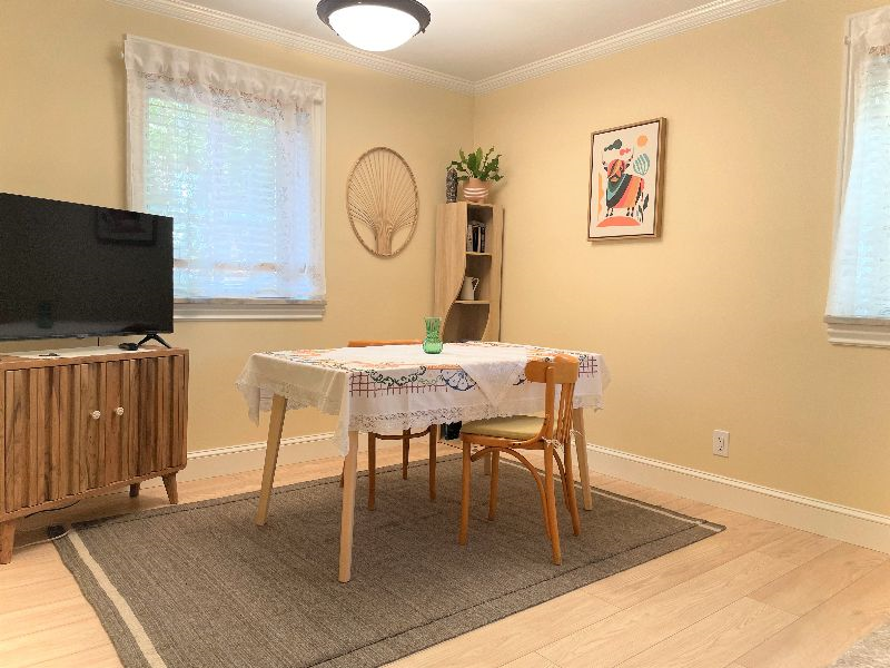 GORGEOUS private condo (PARKING SPACE/LAUNDRY INCLUDED) - Photo 5