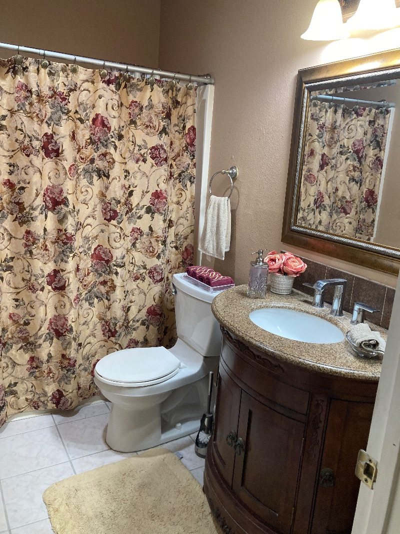 Airy and Peaceful Room Near Hospitals /female only - Photo 2