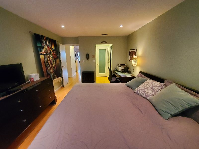 Gorgeous 2 Bedroom/2 Bath Townhouse Just Steps From The Beach - Photo 4