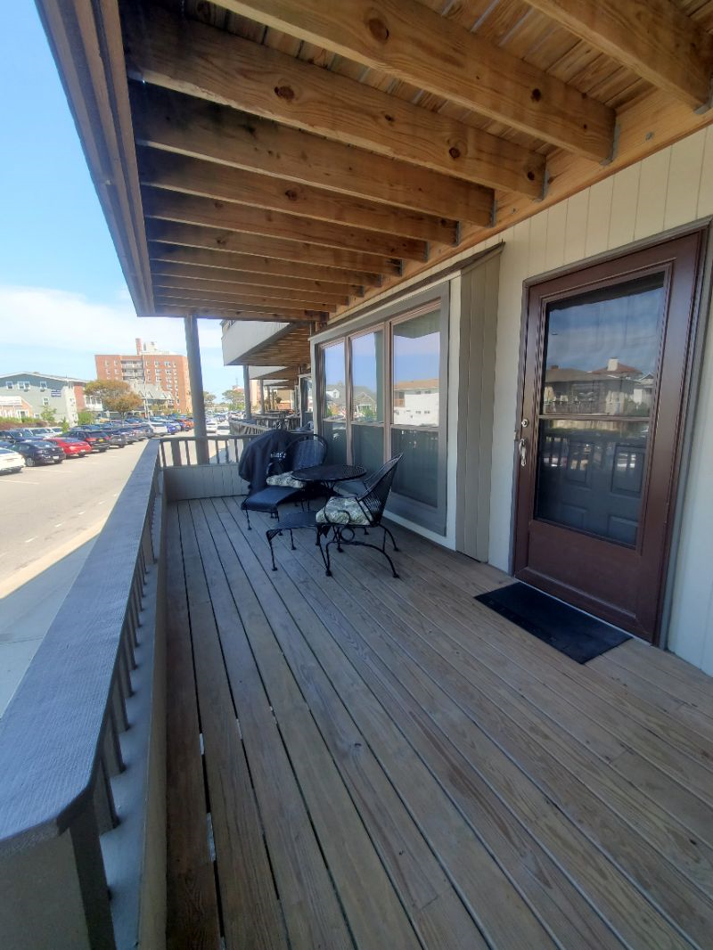 Gorgeous 2 Bedroom/2 Bath Townhouse Just Steps From The Beach - Photo 12