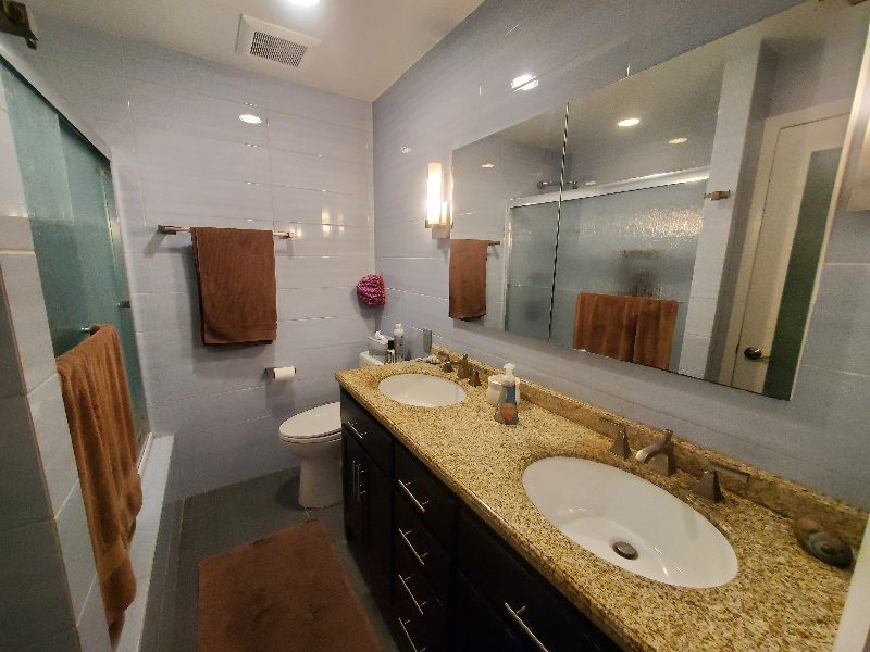 Gorgeous 2 Bedroom/2 Bath Townhouse Just Steps From The Beach - Photo 7