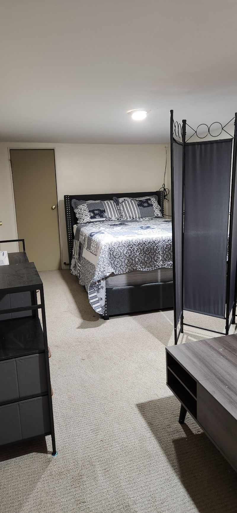Quiet Studio Apartment in Victorian House - Photo 2