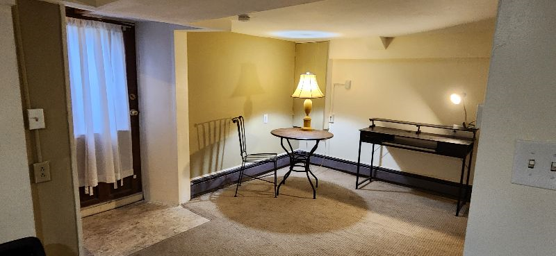 Quiet Studio Apartment in Victorian House - Photo 4