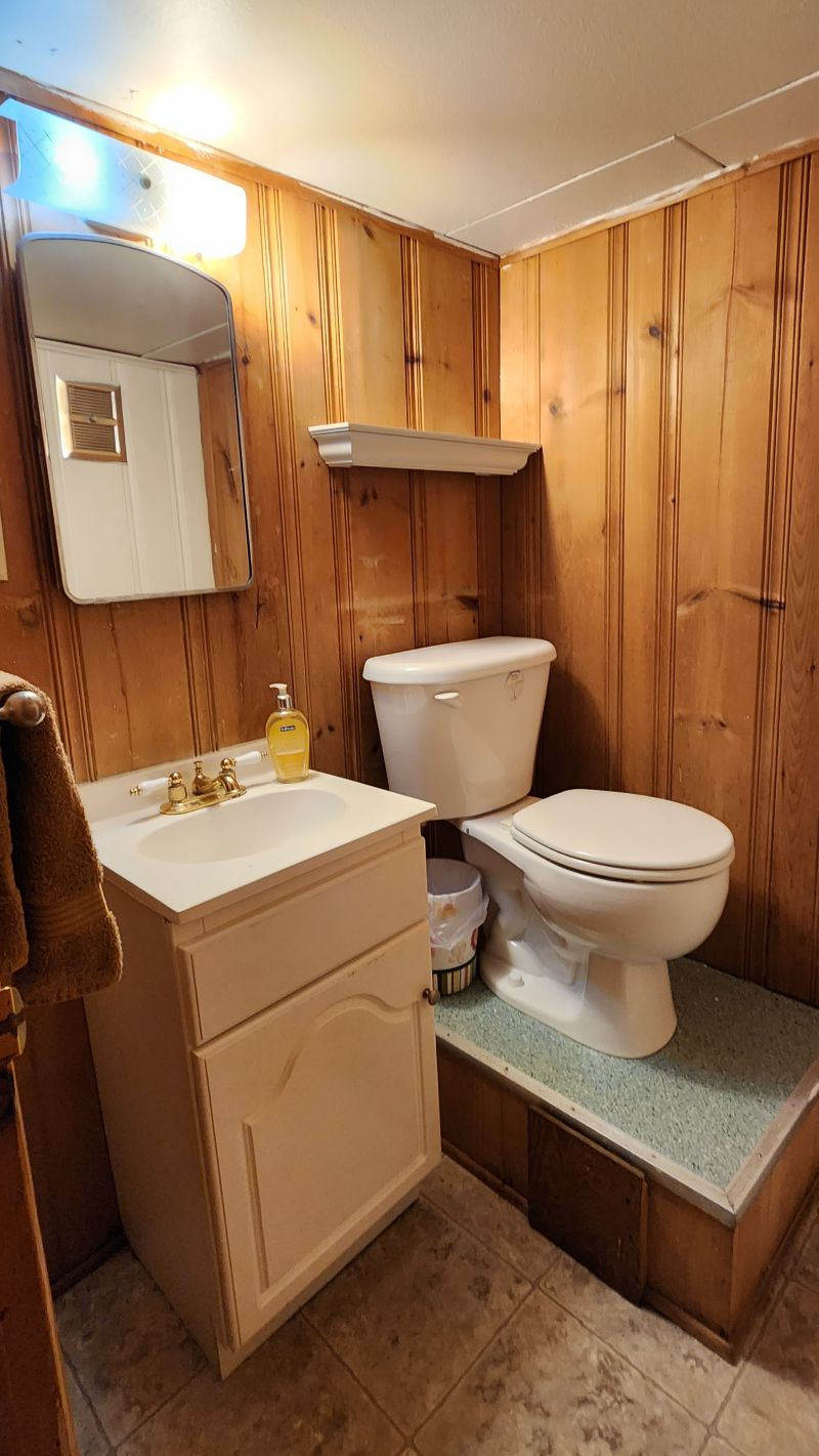 Quiet Studio Apartment in Victorian House - Photo 8