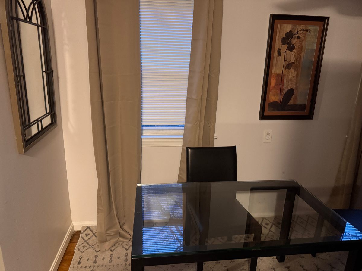 Furnished newly renovated 2 bed, 2 bath, secure parking apt - Photo 2