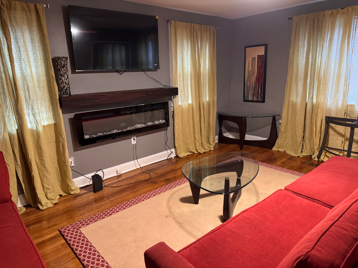 Furnished newly renovated 2 bed, 2 bath, secure parking apt - Photo 7