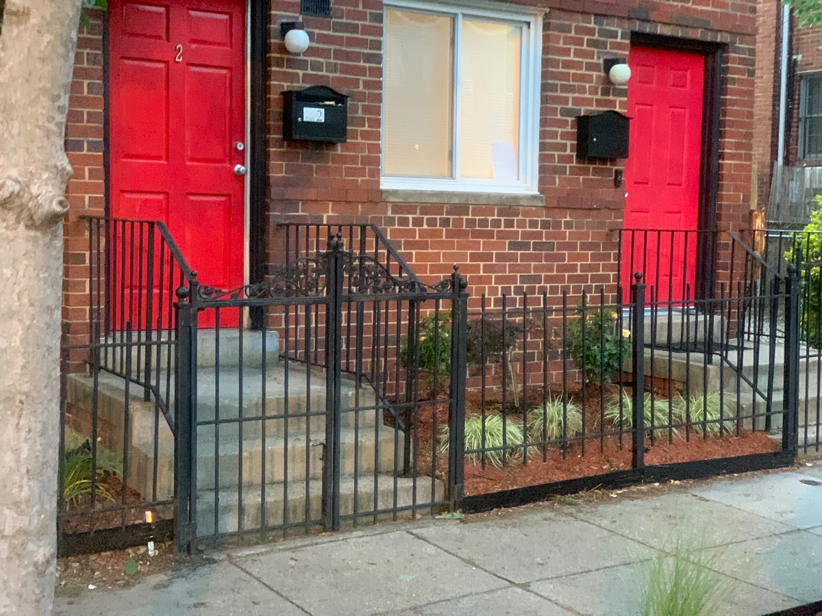 Furnished newly renovated 2 bed, 2 bath, secure parking apt - Photo 1