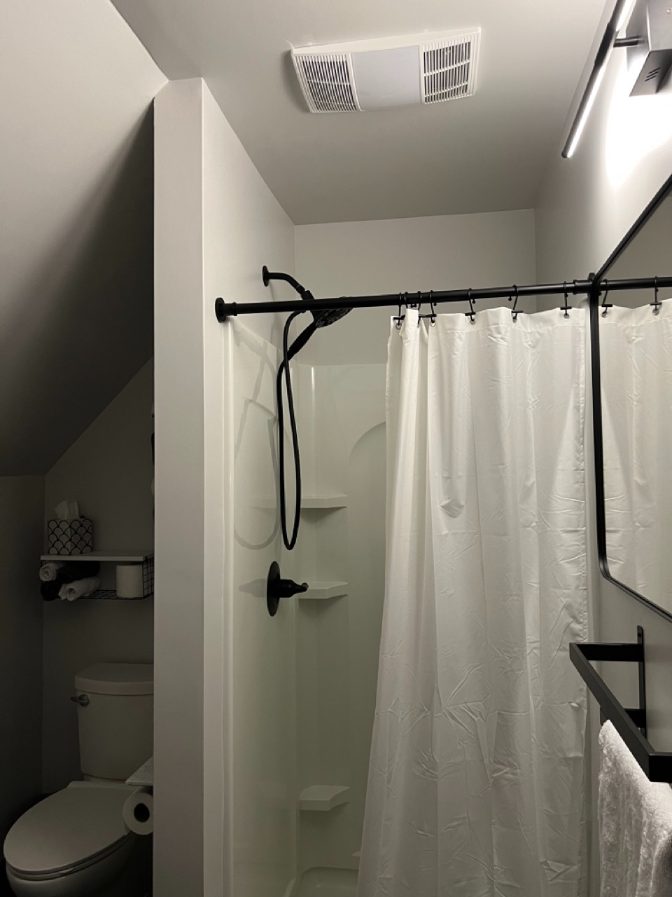 Recently Renovated Quiet Studio - Photo 9