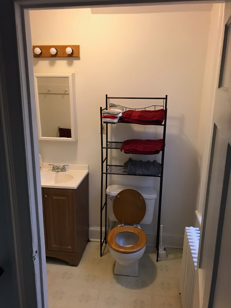 Clean, 2 floor Apt 1 bedroom with office available Nov 1st 2026 - Photo 5