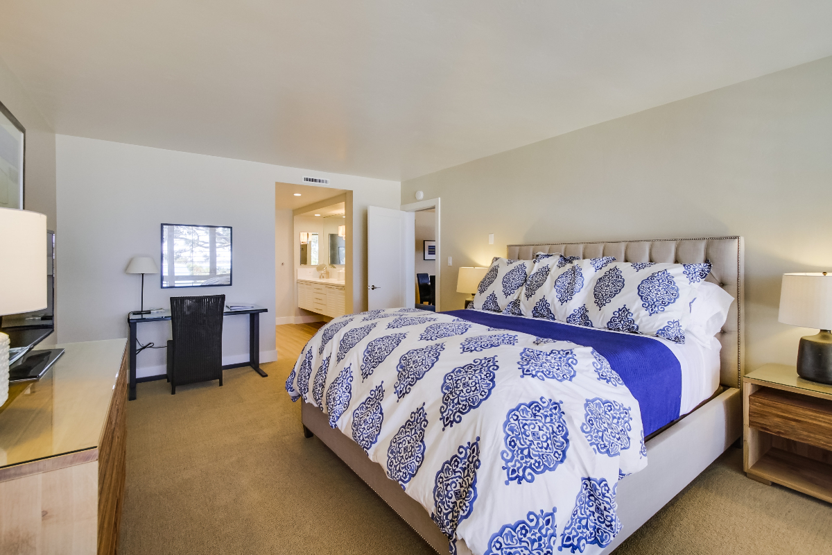BayFront Serenity -Expansive Bay Views With Pool, Hot Tub & Gym - Photo 6
