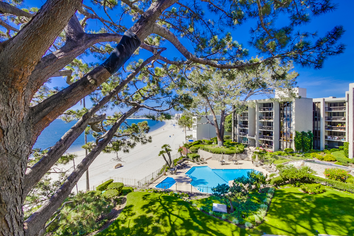 BayFront Serenity -Expansive Bay Views With Pool, Hot Tub & Gym - Photo 1