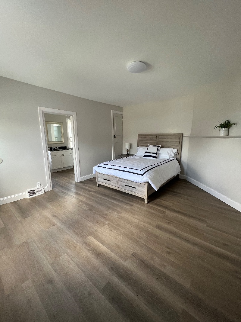 Apartment in New York Mills - Photo 2