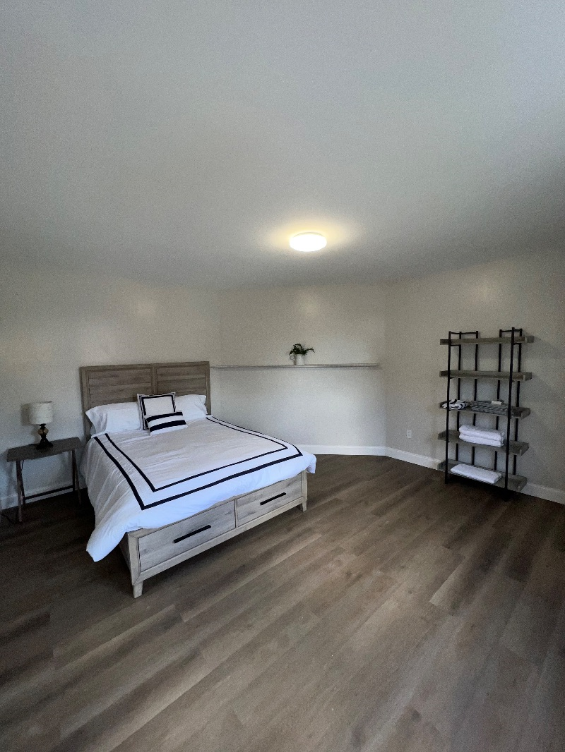Apartment in New York Mills - Photo 3