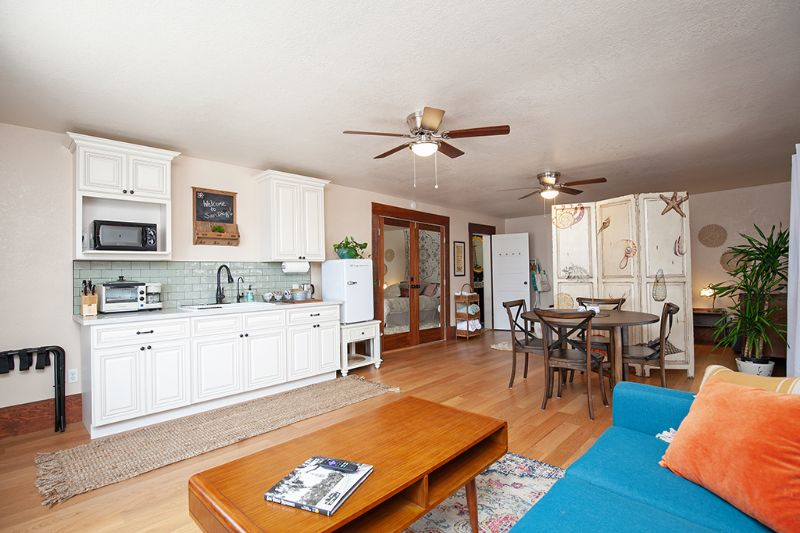 Spacious Historic Suite in Backyard Oasis... Blocks from Downtown San Diego - Photo 5