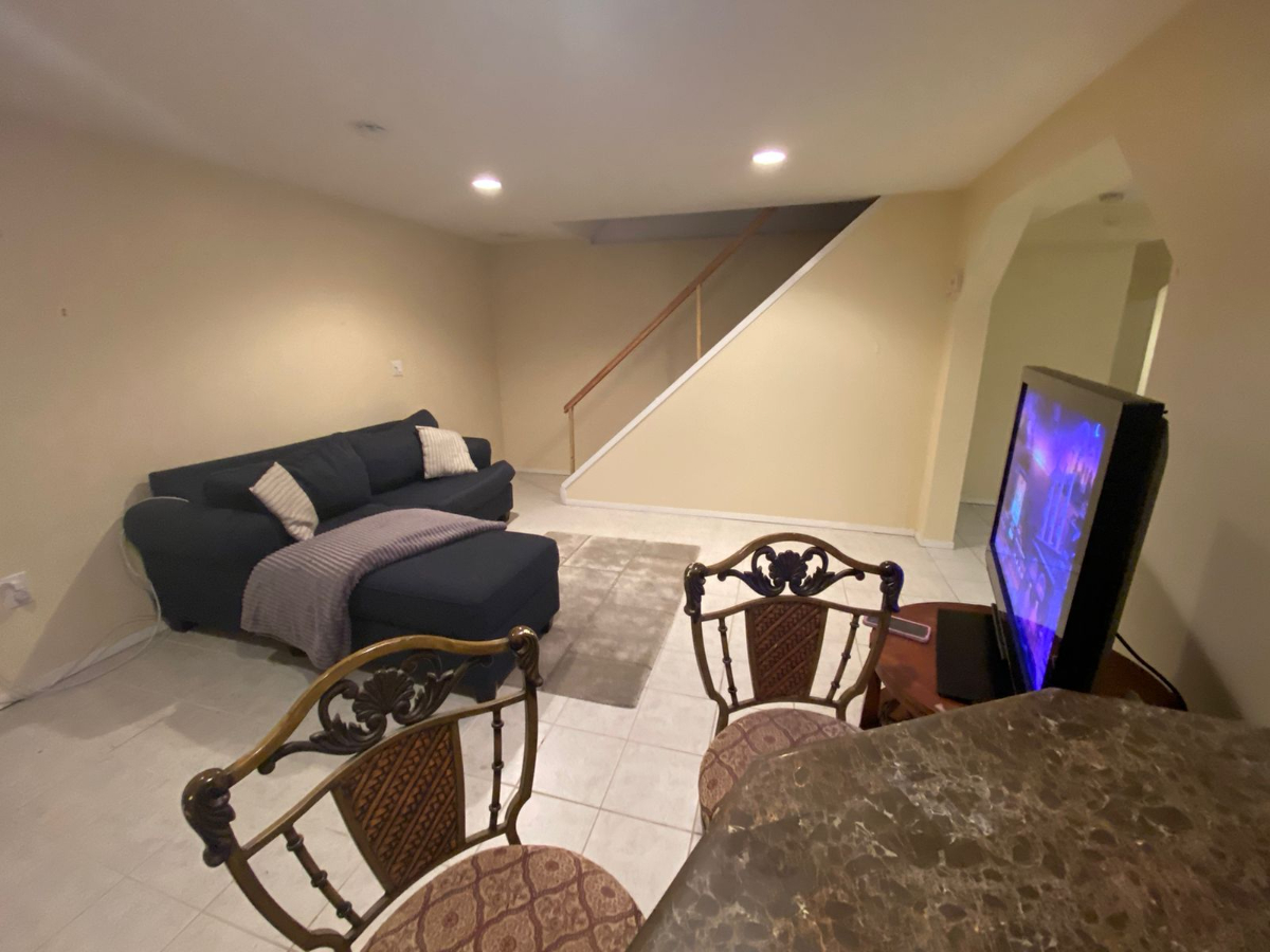 Room For Rent In Family Home - Photo 4