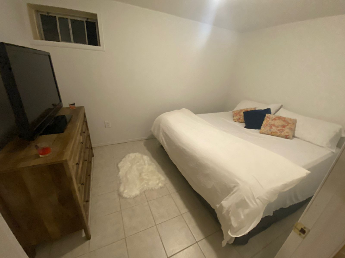 Room For Rent In Family Home - Photo 7