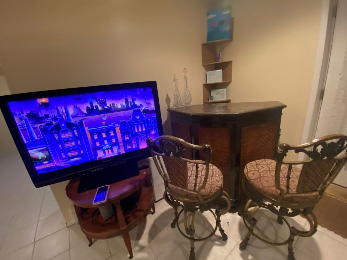 Room For Rent In Family Home - Photo 9