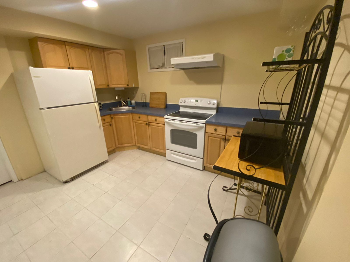 Room For Rent In Family Home - Photo 10