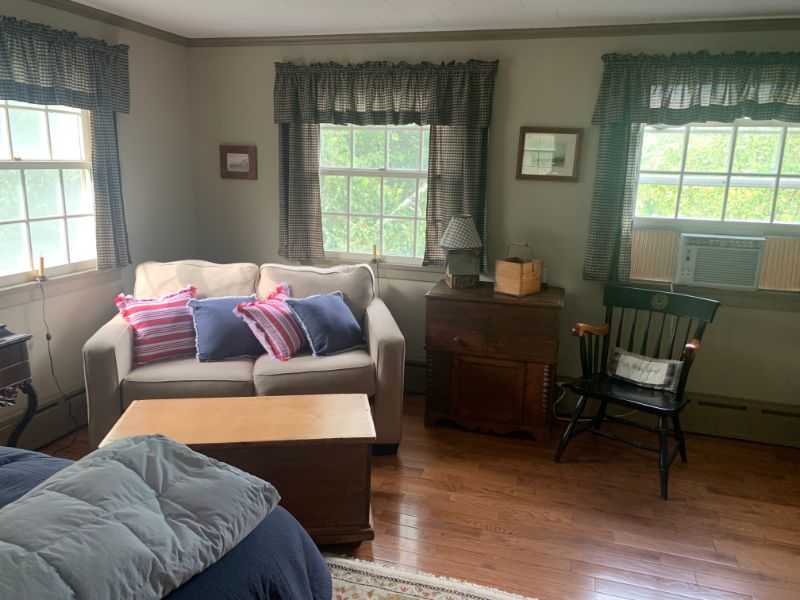 Comfortable bedroom suite in Waitsfield home - Photo 4